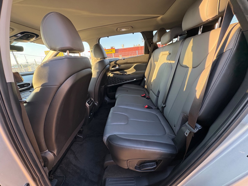 Photo 10 of this HYUNDAI SANTA FE