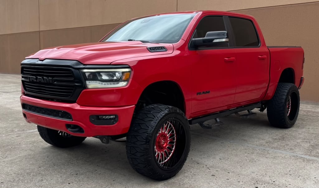 Photo 2 of this RAM 1500