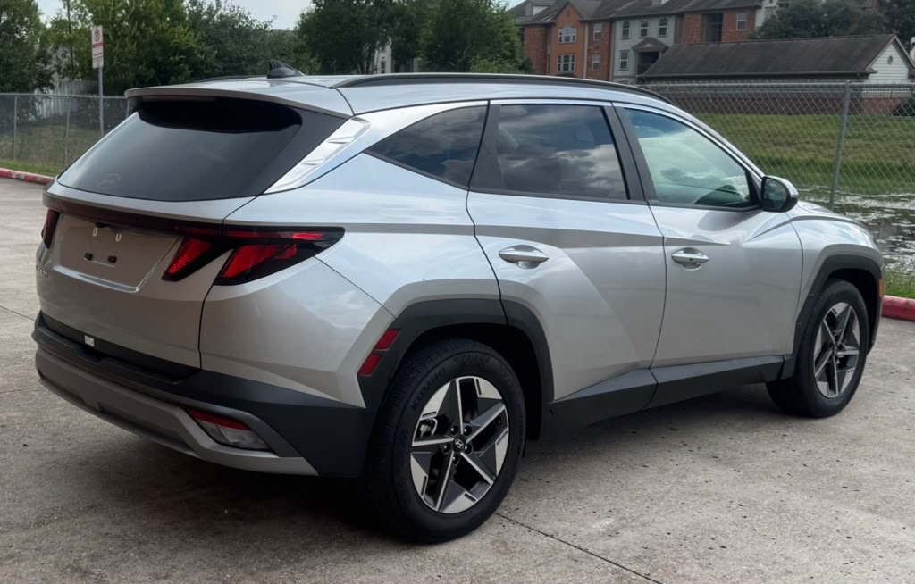 Photo 3 of this HYUNDAI TUCSON