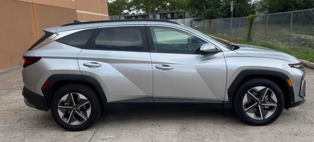 Photo 8 of this HYUNDAI TUCSON