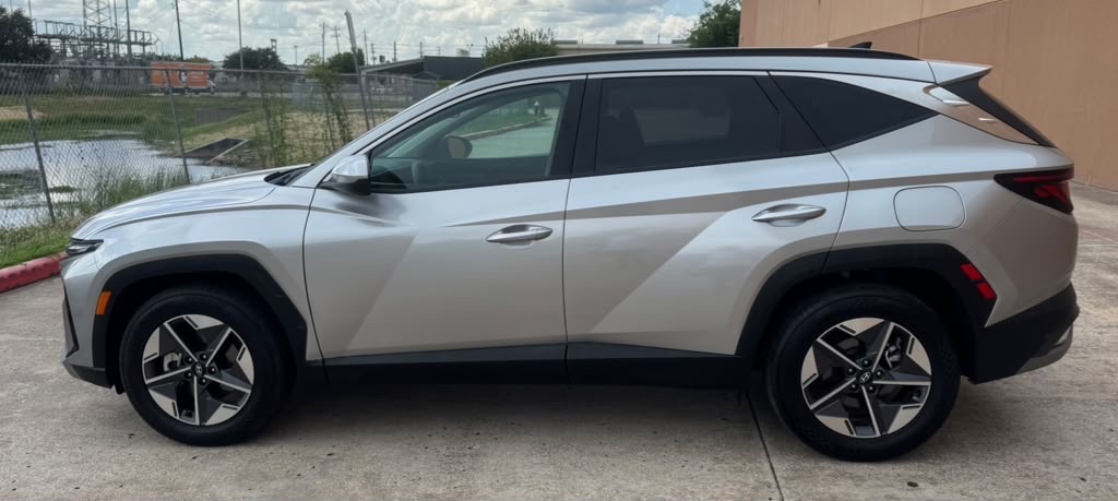Photo 7 of this HYUNDAI TUCSON