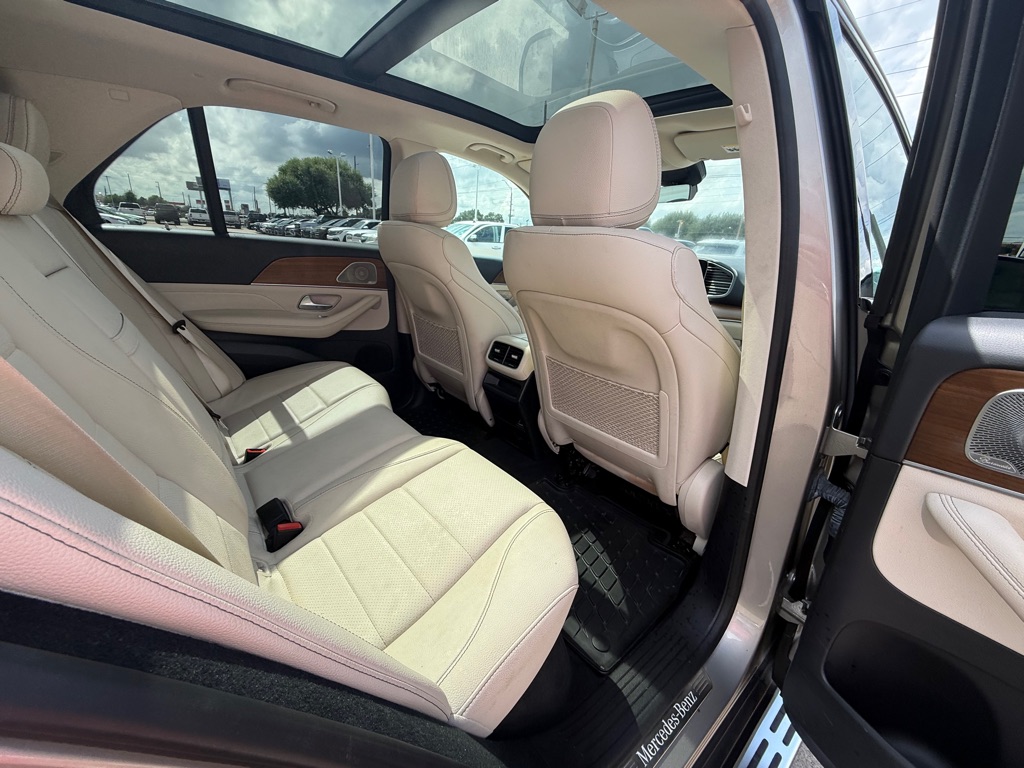 Photo 17 of this MERCEDES-BENZ GLE