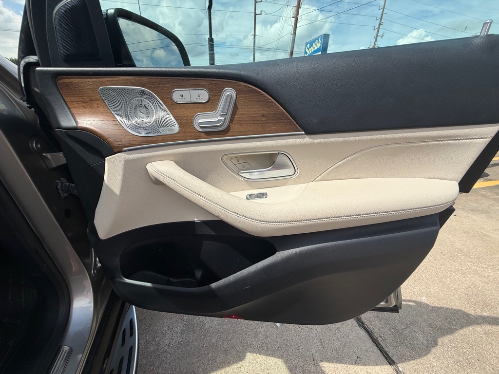 Photo 21 of this MERCEDES-BENZ GLE