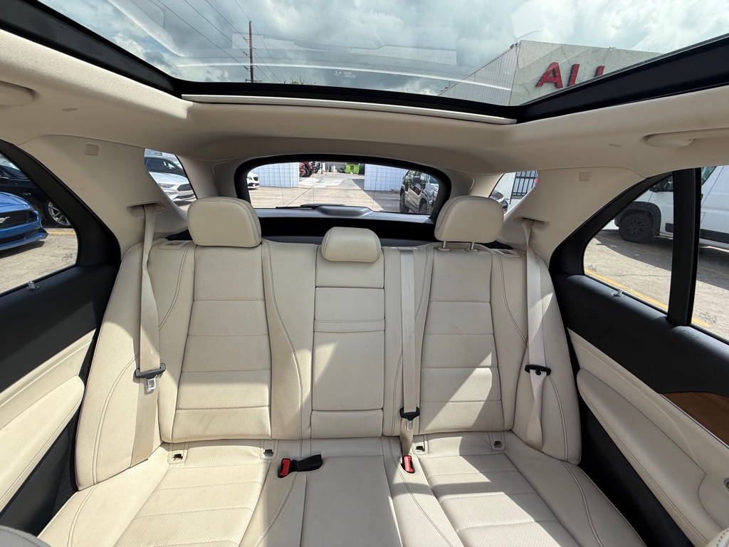 Photo 22 of this MERCEDES-BENZ GLE