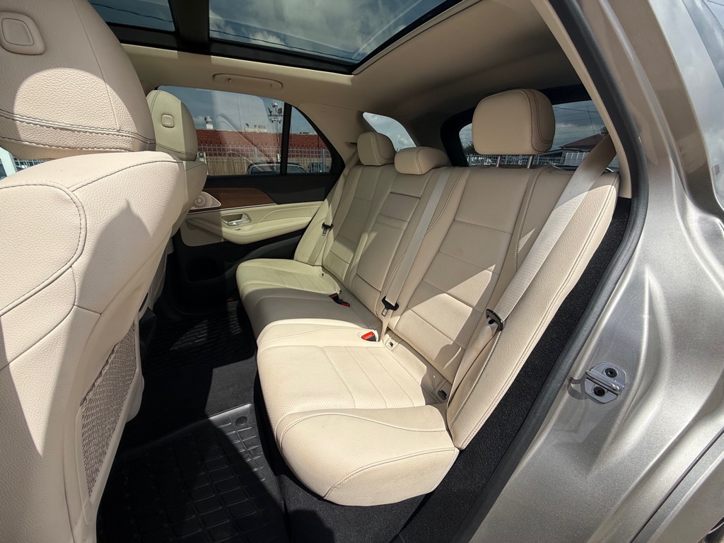 Photo 15 of this MERCEDES-BENZ GLE