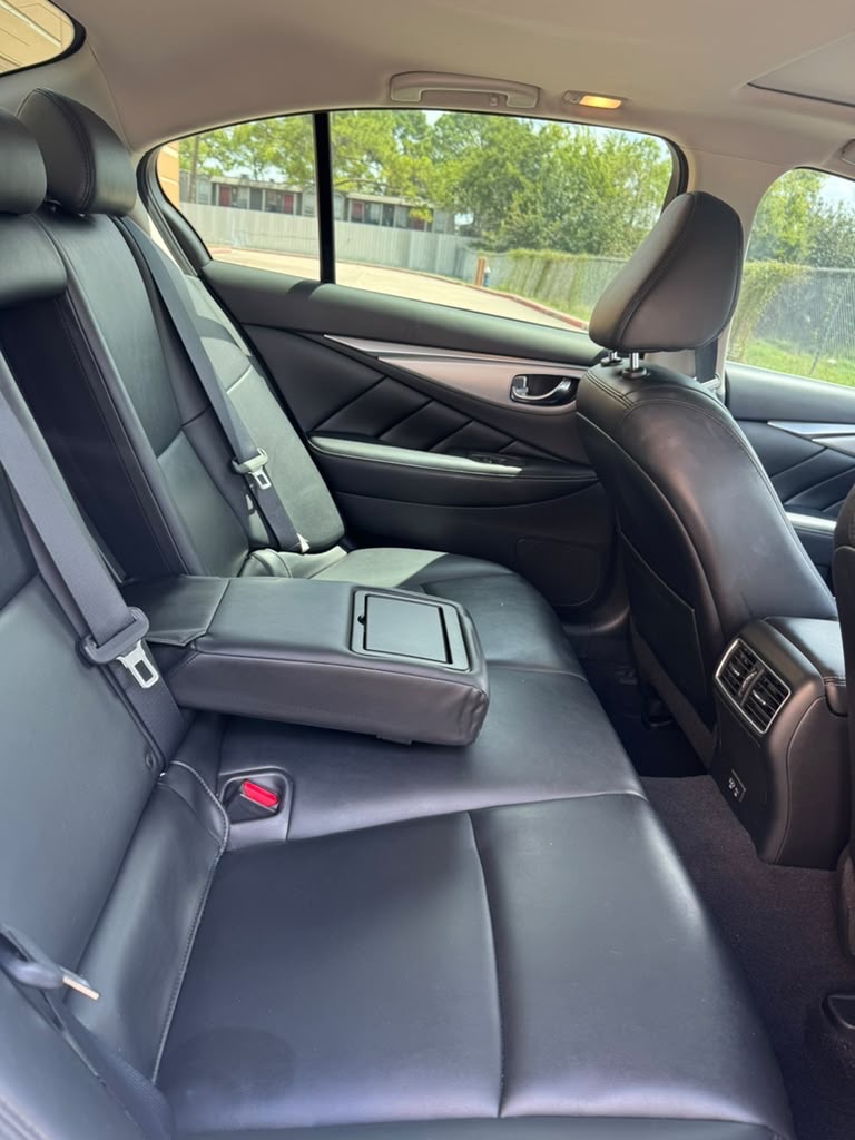 Photo 11 of this INFINITI Q50