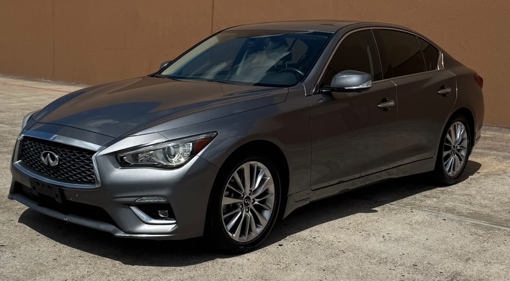 Photo 2 of this INFINITI Q50
