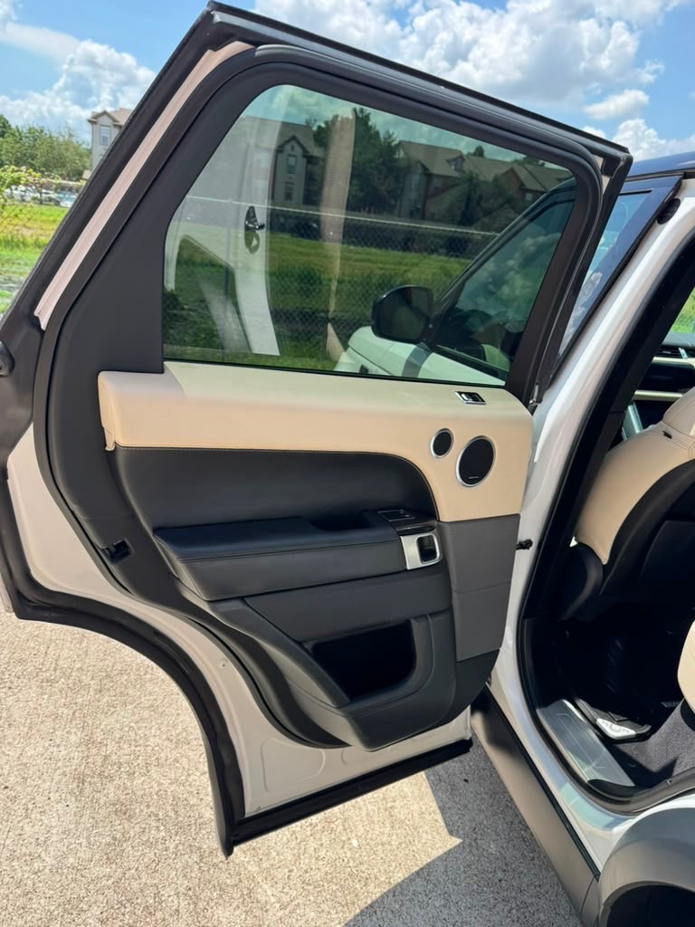 Photo 21 of this LAND ROVER RANGE ROVER SPO