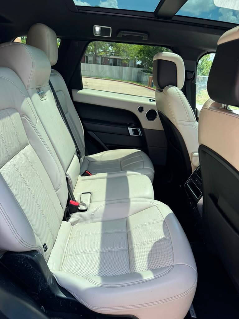 Photo 12 of this LAND ROVER RANGE ROVER SPO