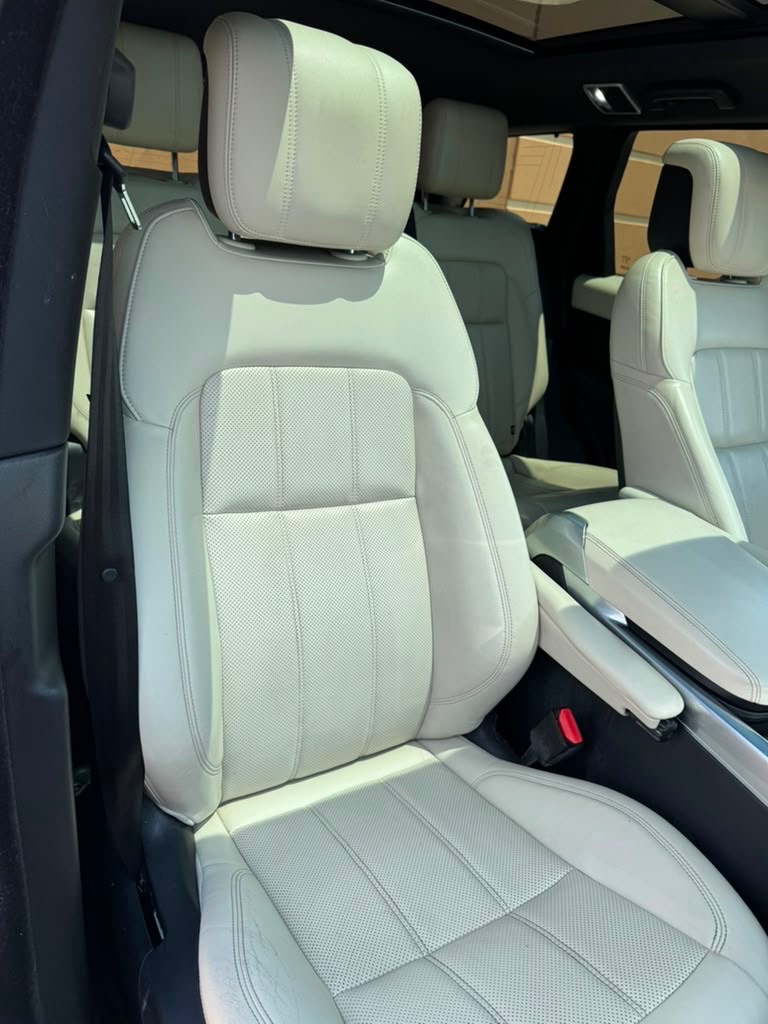 Photo 15 of this LAND ROVER RANGE ROVER SPO