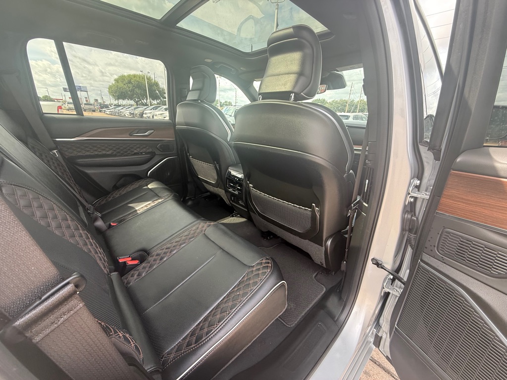 Photo 17 of this JEEP GRAND CHEROKEE
