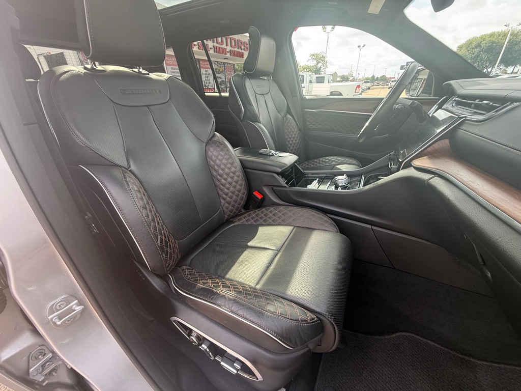 Photo 19 of this JEEP GRAND CHEROKEE
