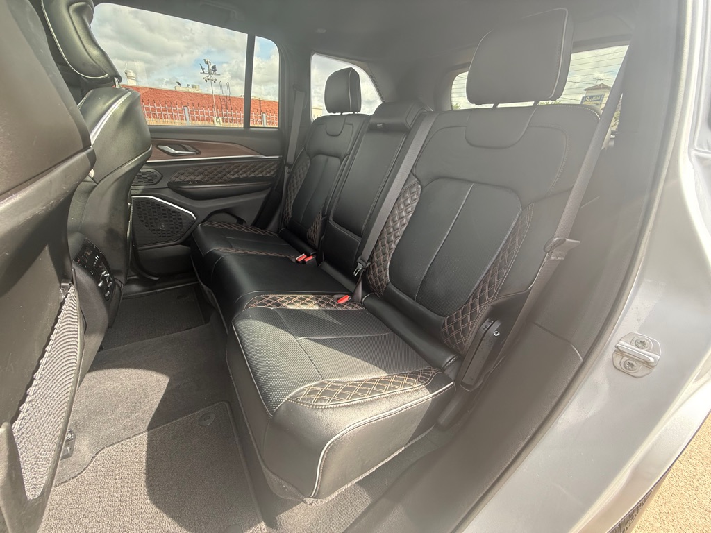 Photo 15 of this JEEP GRAND CHEROKEE