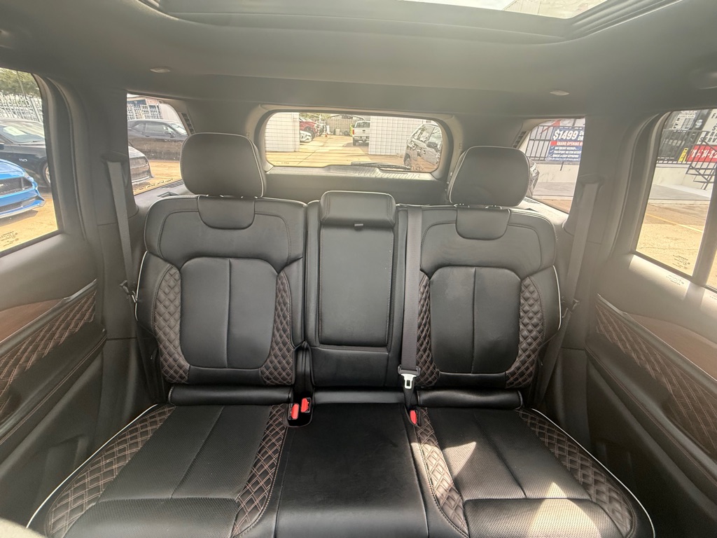 Photo 21 of this JEEP GRAND CHEROKEE