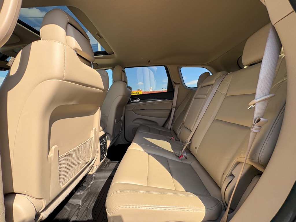 Photo 13 of this JEEP GRAND CHEROKEE