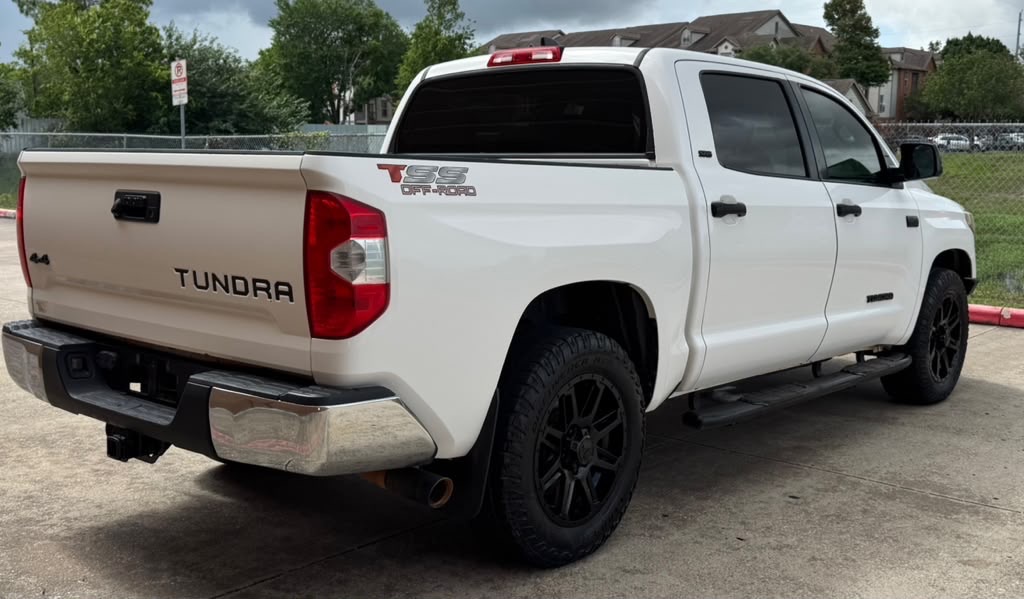 Photo 4 of this TOYOTA TUNDRA