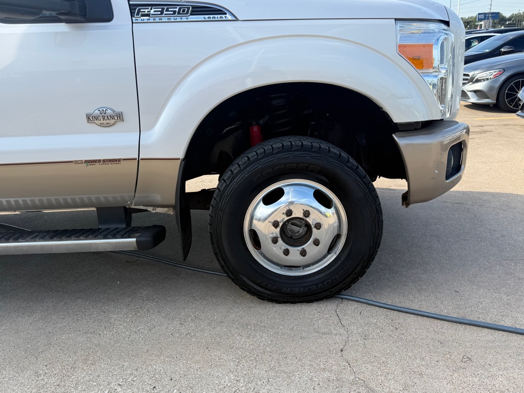 Photo 9 of this FORD F-350 SUPER DUT