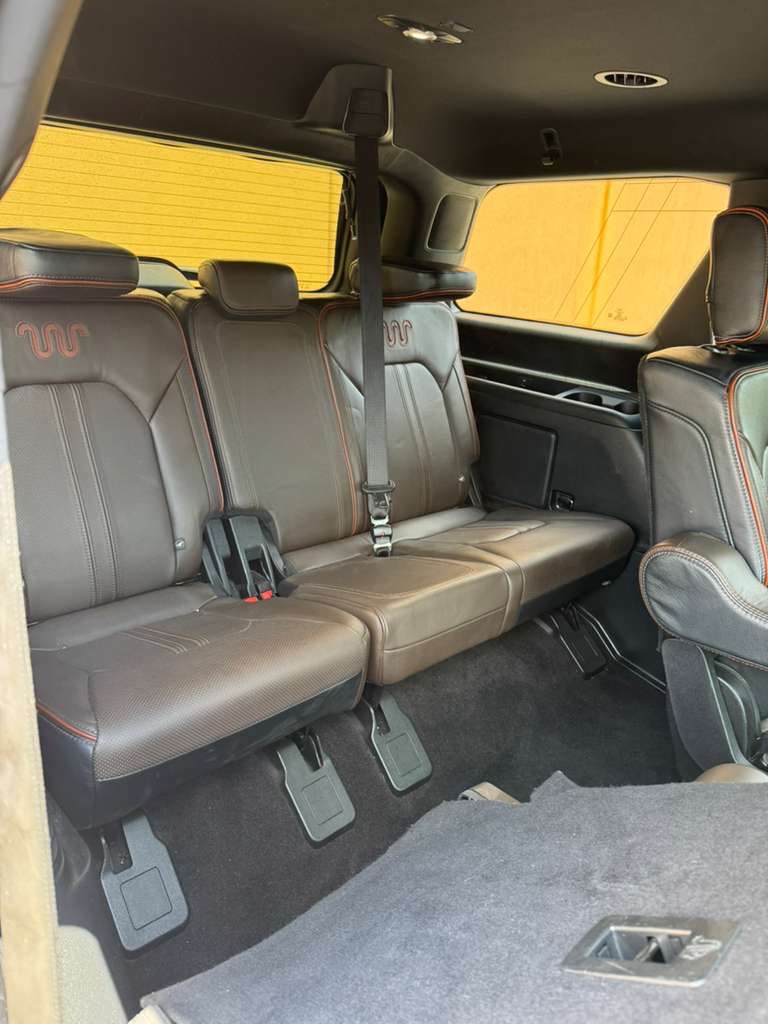 Photo 16 of this FORD EXPEDITION