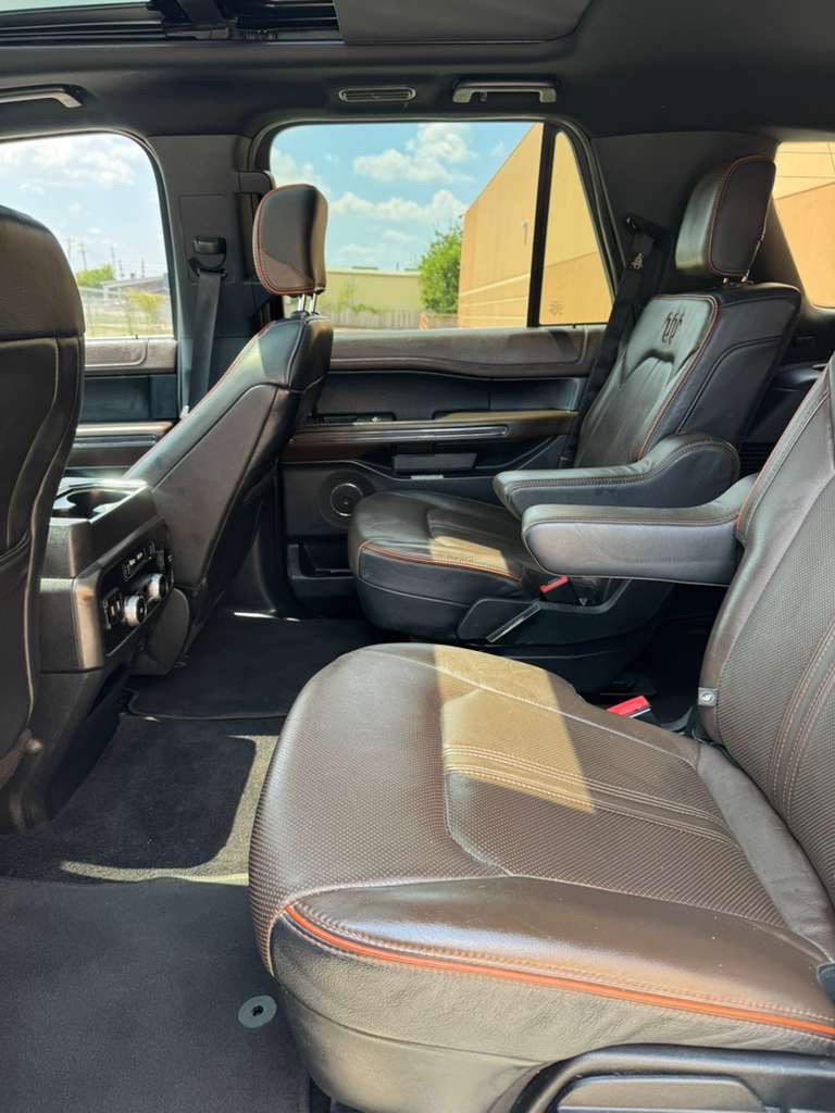 Photo 13 of this FORD EXPEDITION
