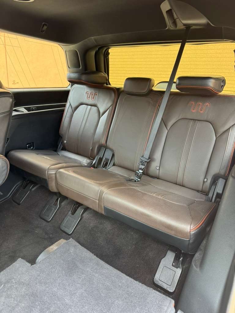 Photo 15 of this FORD EXPEDITION