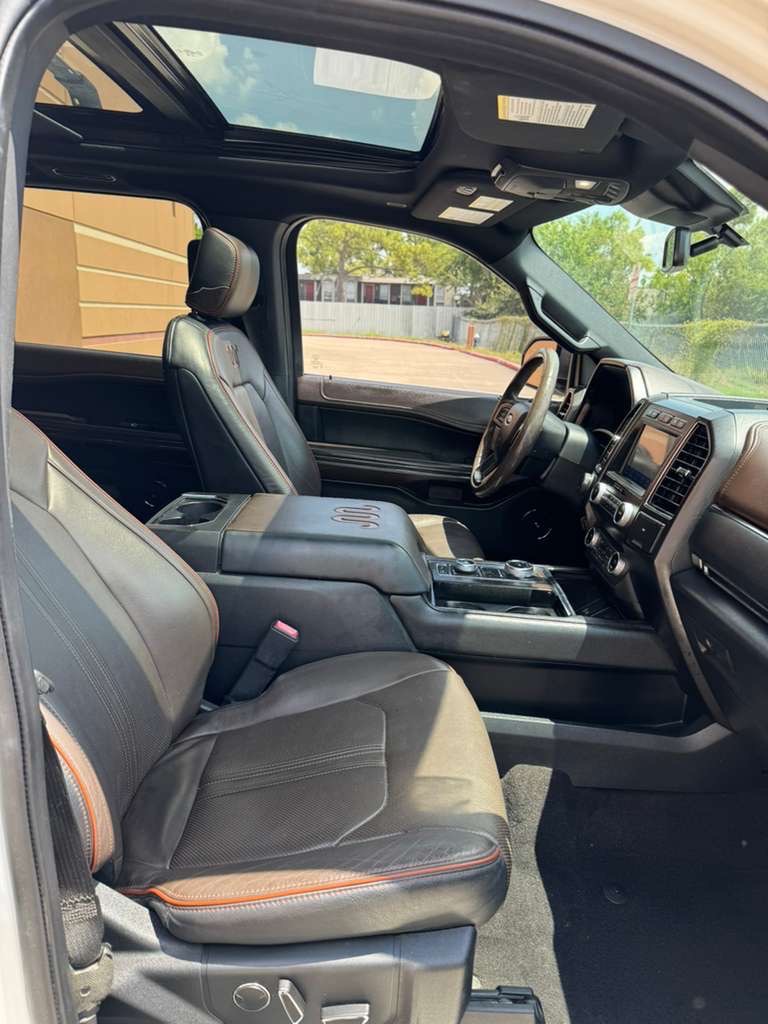 Photo 12 of this FORD EXPEDITION