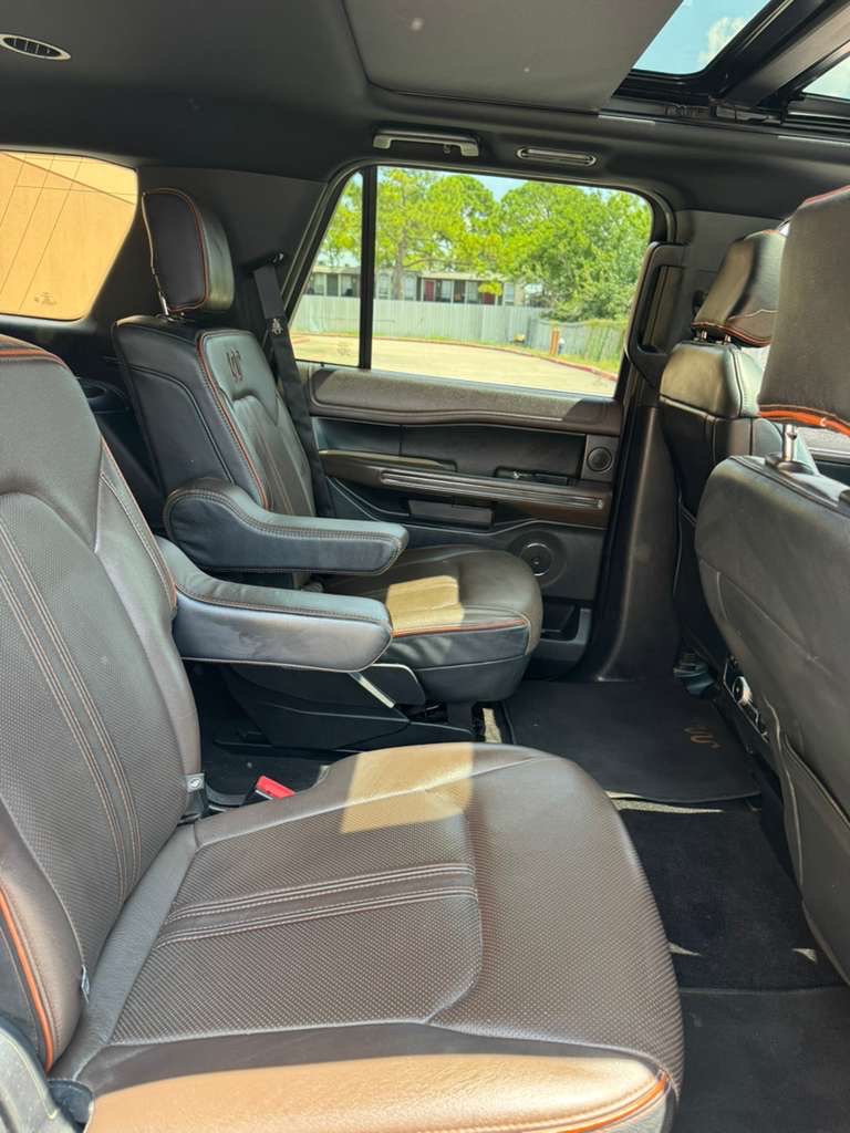 Photo 14 of this FORD EXPEDITION