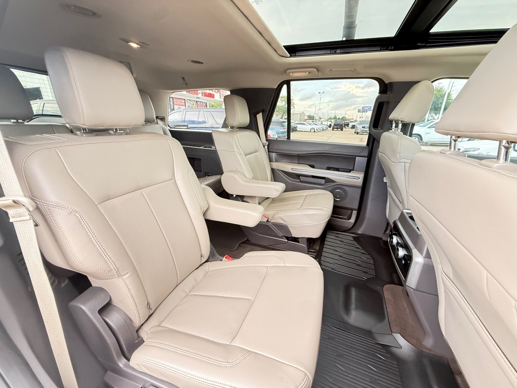 Photo 16 of this FORD EXPEDITION