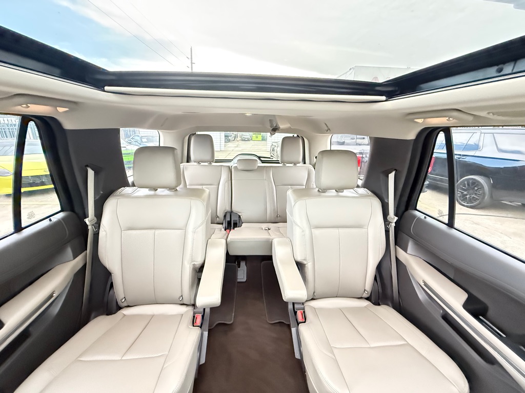 Photo 19 of this FORD EXPEDITION