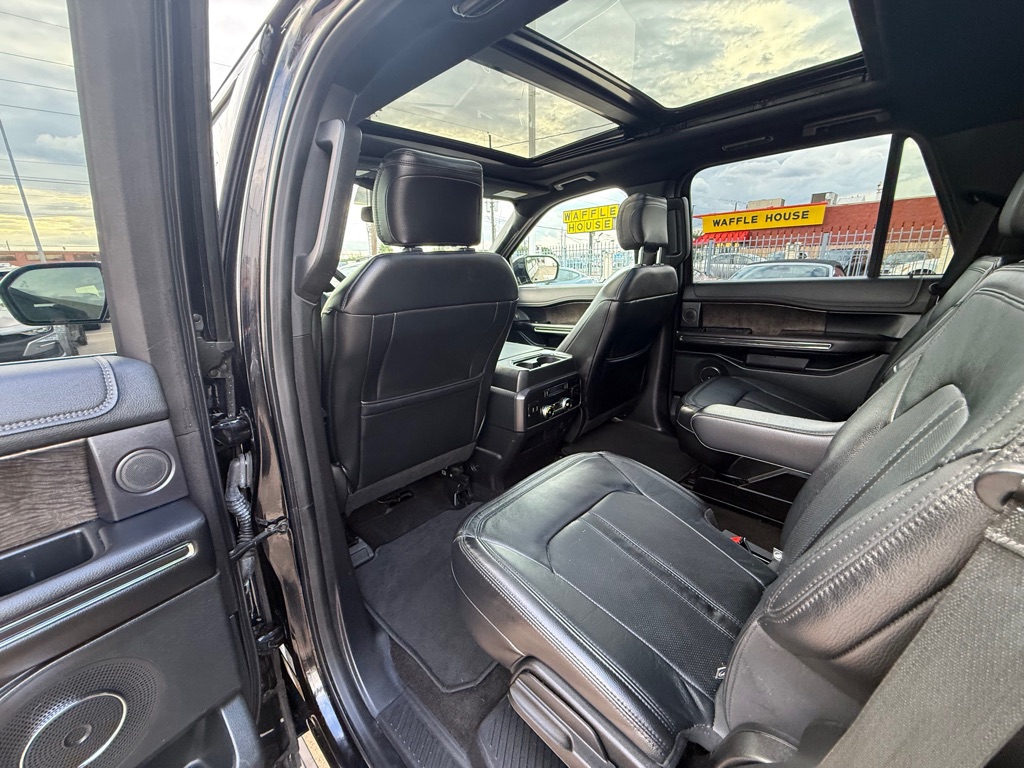 Photo 13 of this FORD EXPEDITION