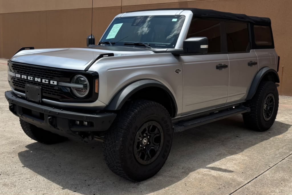 Photo 2 of this FORD BRONCO