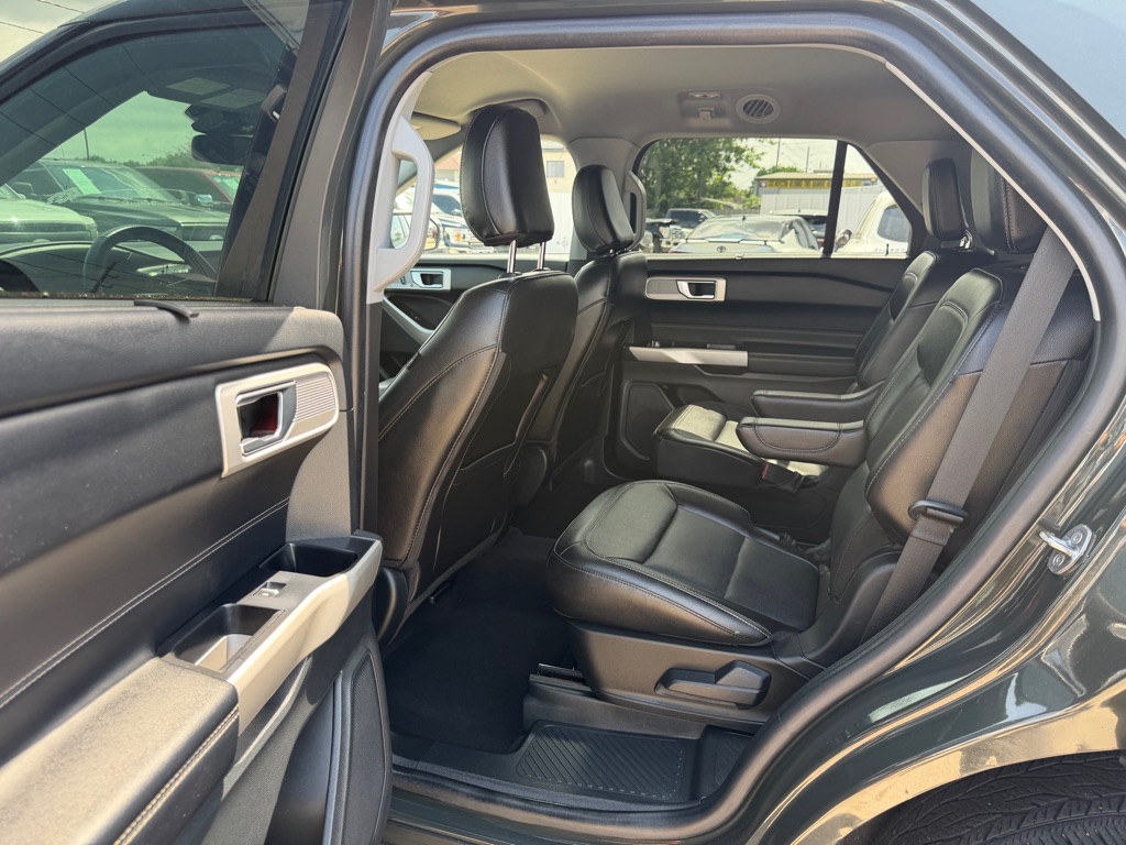 Photo 12 of this FORD EXPLORER