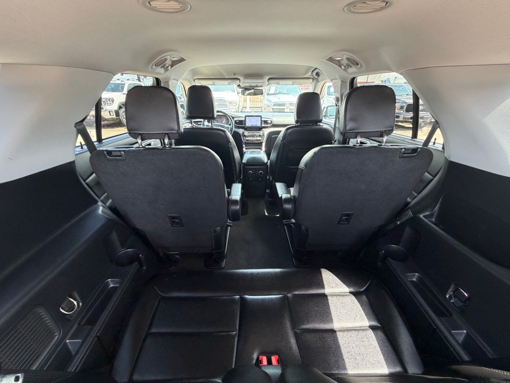 Photo 16 of this FORD EXPLORER