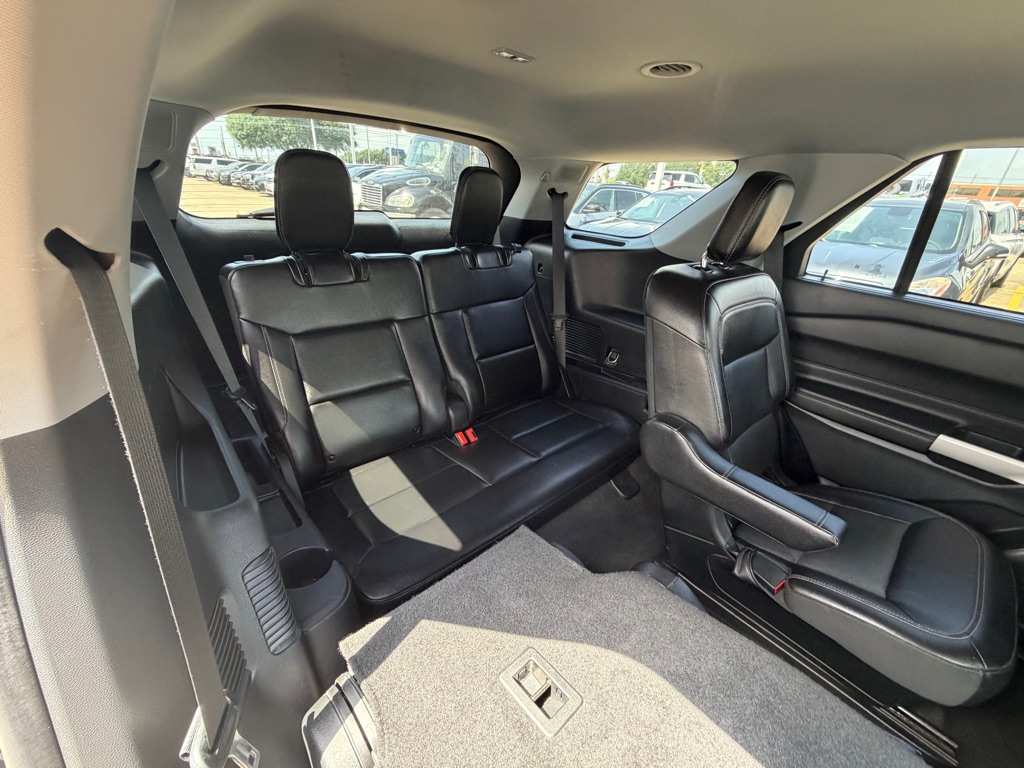 Photo 17 of this FORD EXPLORER