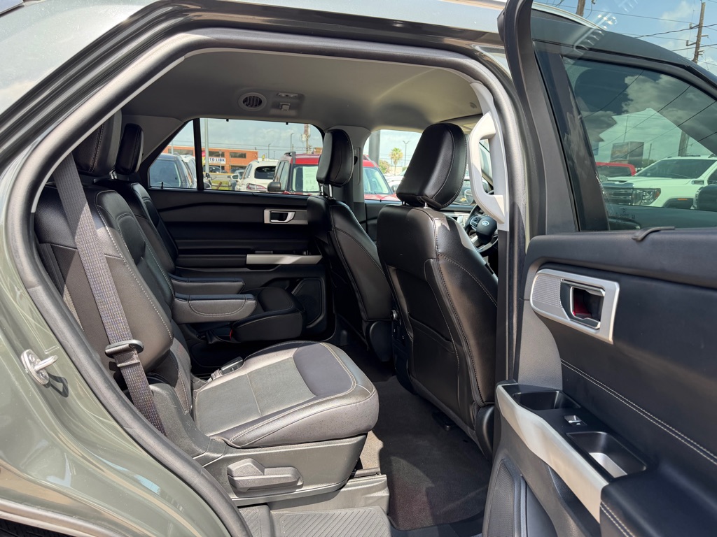 Photo 13 of this FORD EXPLORER