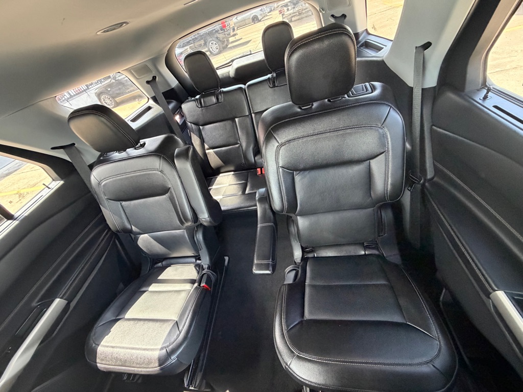 Photo 18 of this FORD EXPLORER
