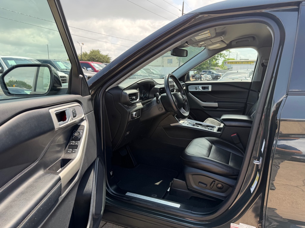 Photo 15 of this FORD EXPLORER
