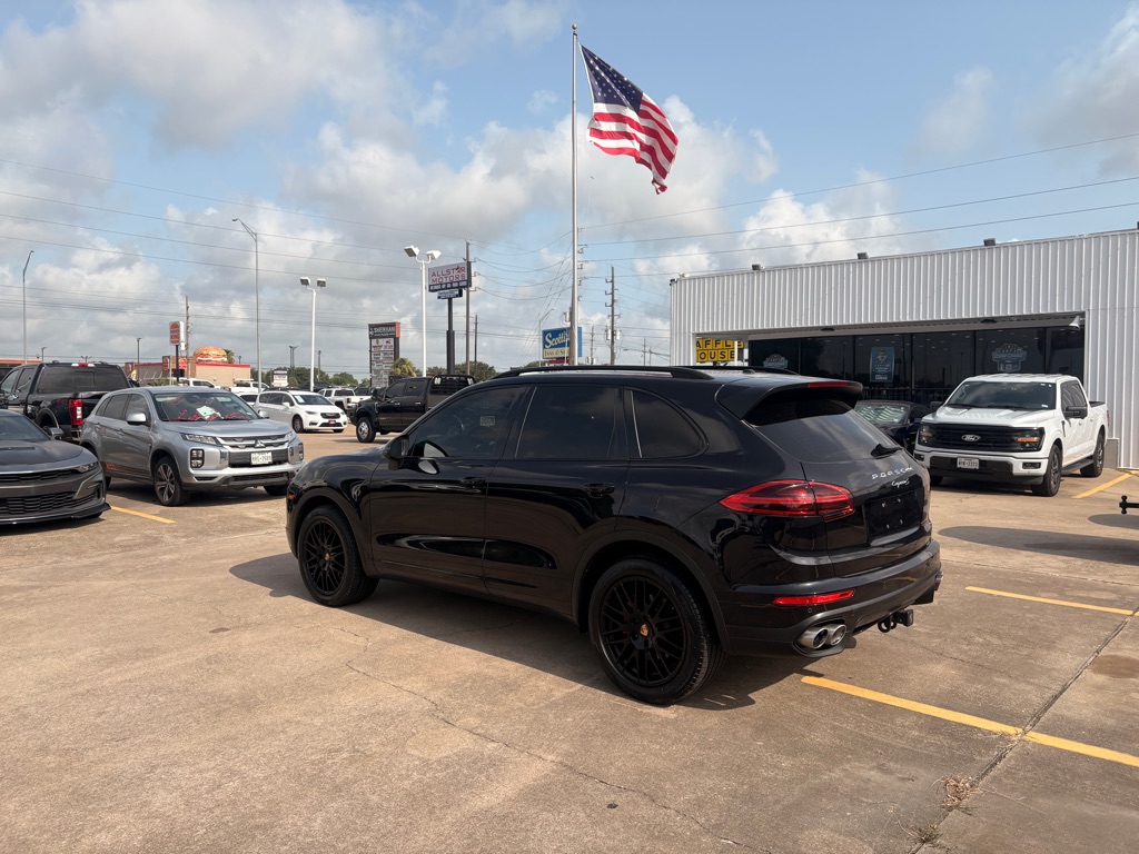 Photo 6 of this PORSCHE CAYENNE