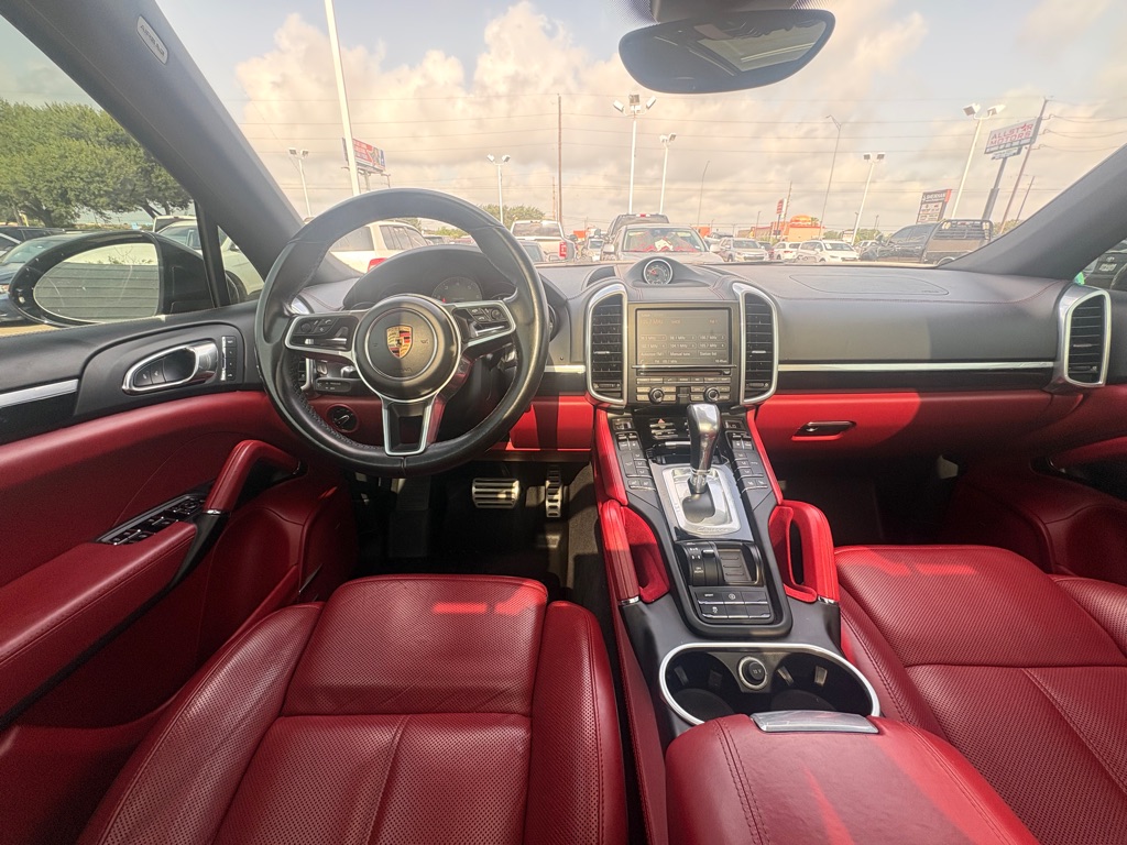 Photo 18 of this PORSCHE CAYENNE