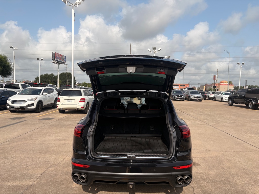 Photo 10 of this PORSCHE CAYENNE