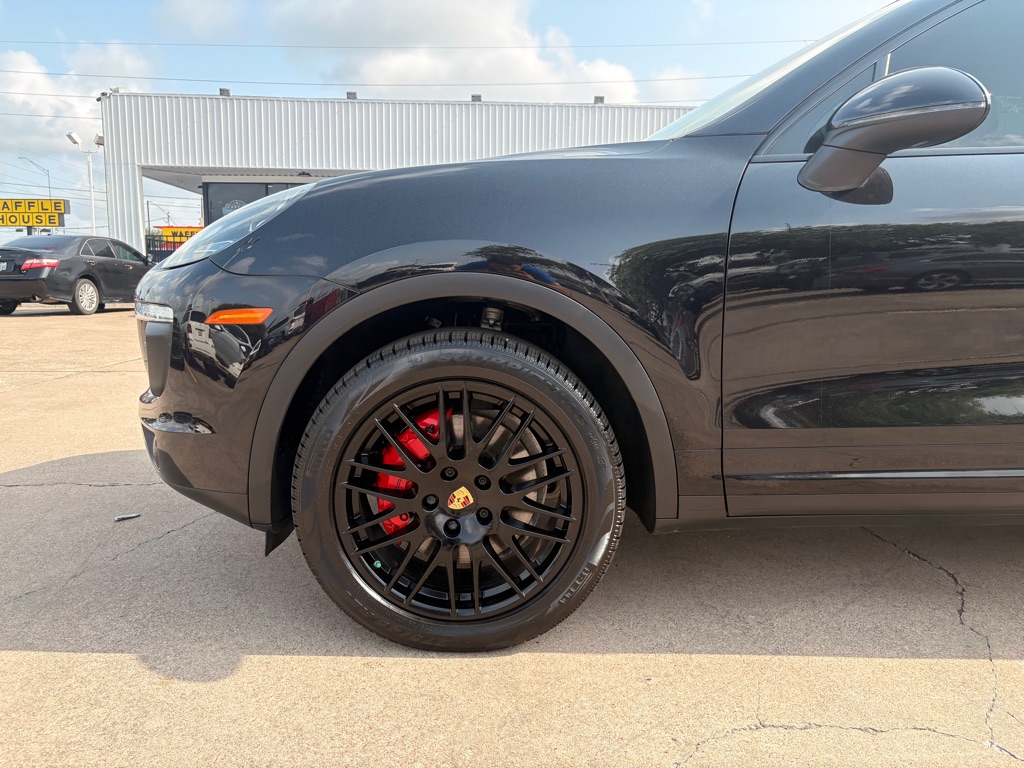 Photo 4 of this PORSCHE CAYENNE