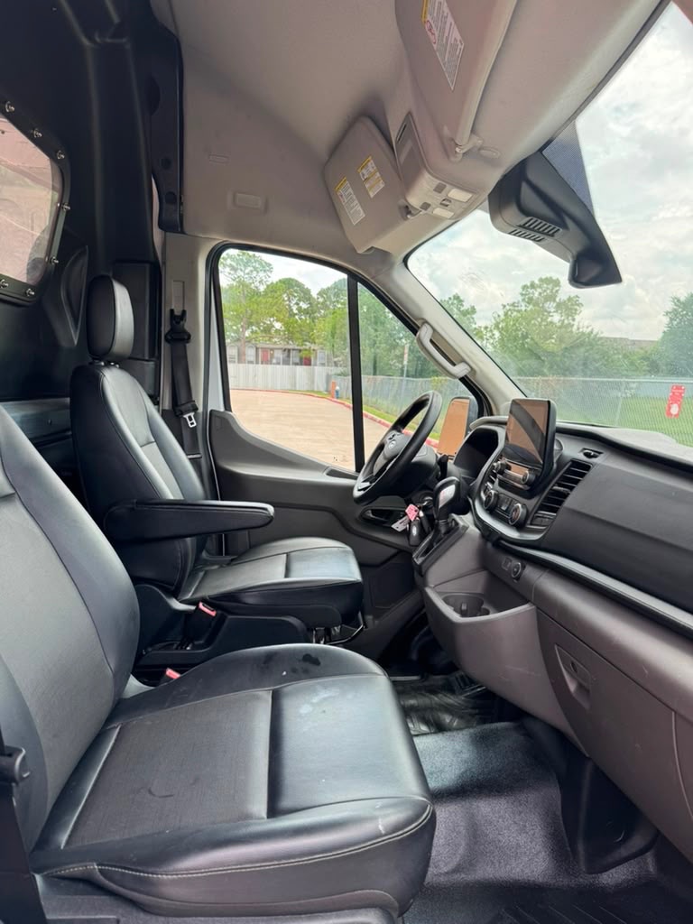 Photo 10 of this FORD TRANSIT
