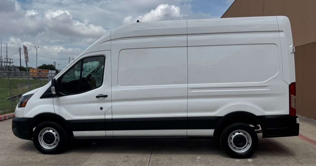 Photo 8 of this FORD TRANSIT