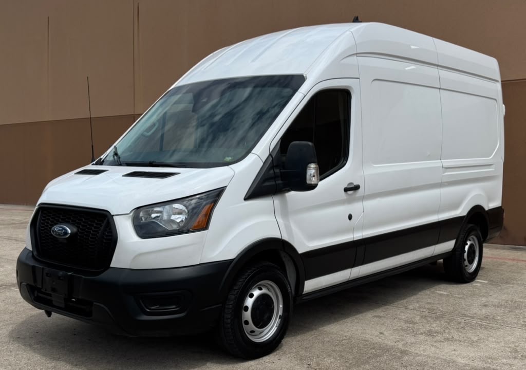 Photo 2 of this FORD TRANSIT
