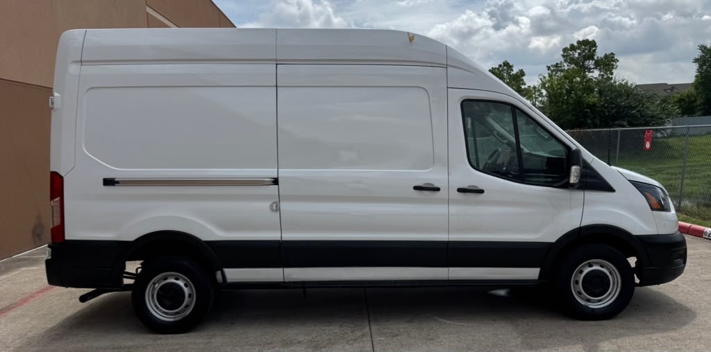 Photo 7 of this FORD TRANSIT