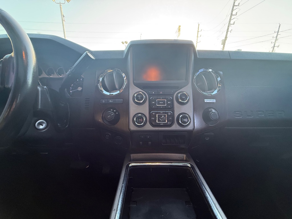 Photo 22 of this FORD F-350 SUPER DUT