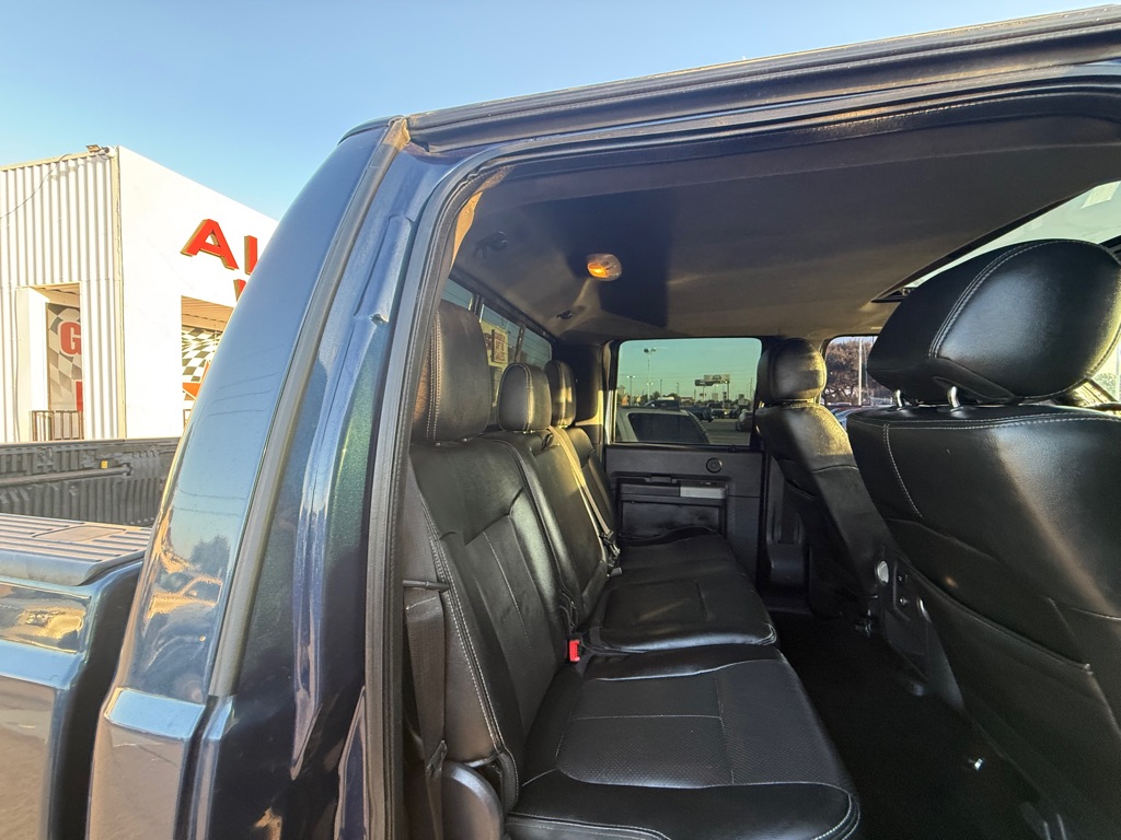 Photo 16 of this FORD F-350 SUPER DUT