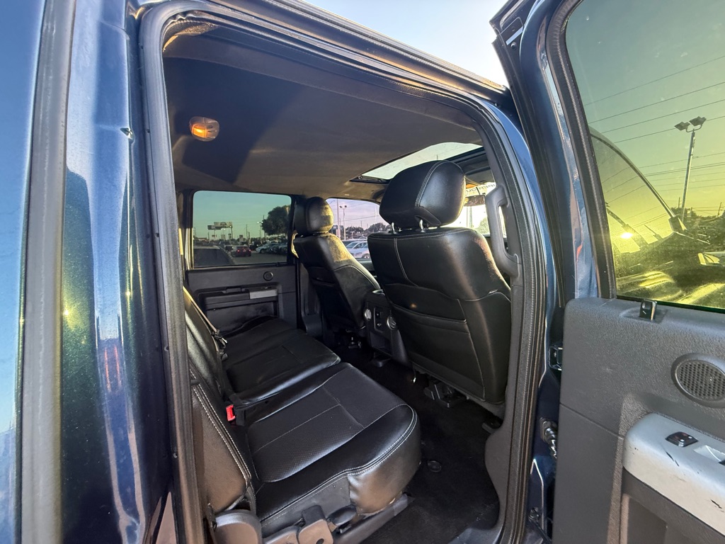 Photo 17 of this FORD F-350 SUPER DUT