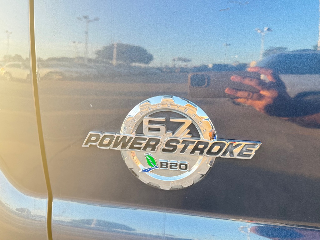 Photo 10 of this FORD F-350 SUPER DUT