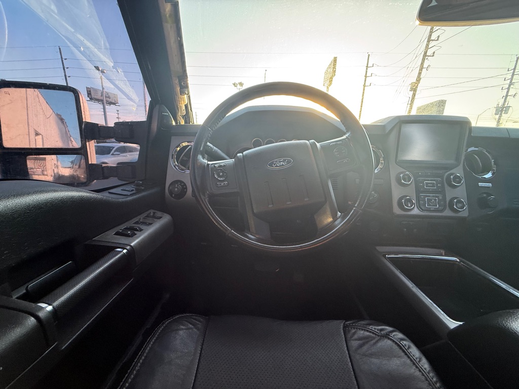 Photo 23 of this FORD F-350 SUPER DUT