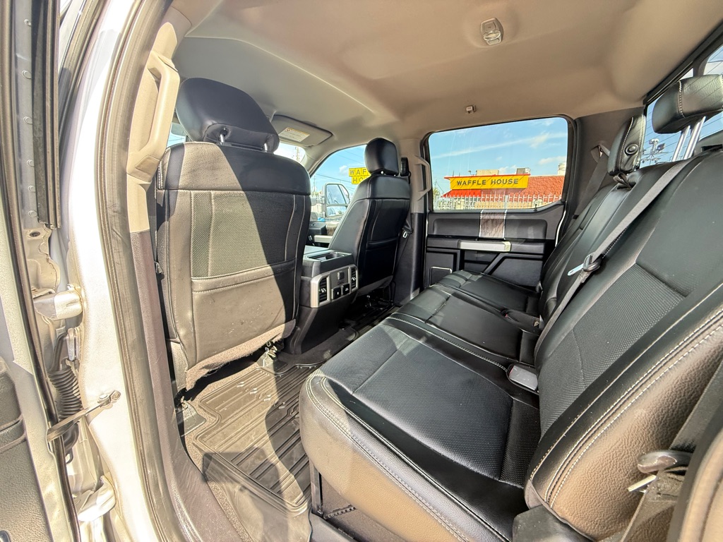 Photo 16 of this FORD F-250 SUPER DUT